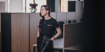 Իրավաբանական բաժնի ղեկավարը, որի գրասեղանի գիրքը Նիցշե է. Ռուզաննա Հարությունյան